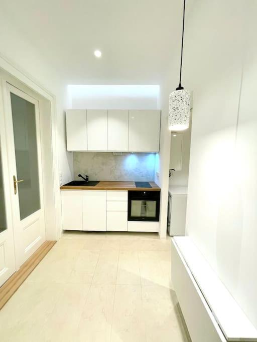 Fantastic Location! Superhost 5 Star * Praha