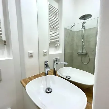 Fantastic Location! Superhost 5 Star Apartment Prague Exterior photo
