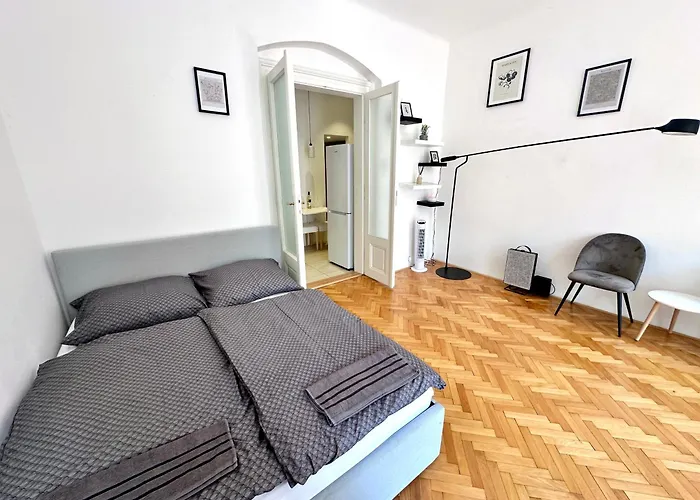 Fantastic Location! Superhost 5 Star